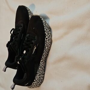Brook's Women's Revel 6 In Black With Leopard Print